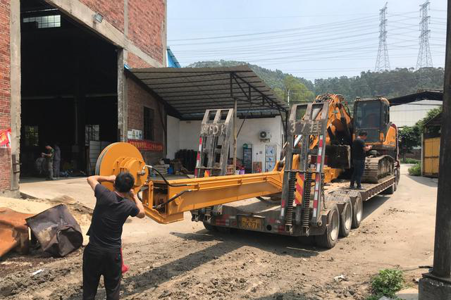 勾機(jī)伸縮臂廠家、挖機(jī)伸縮臂廠家